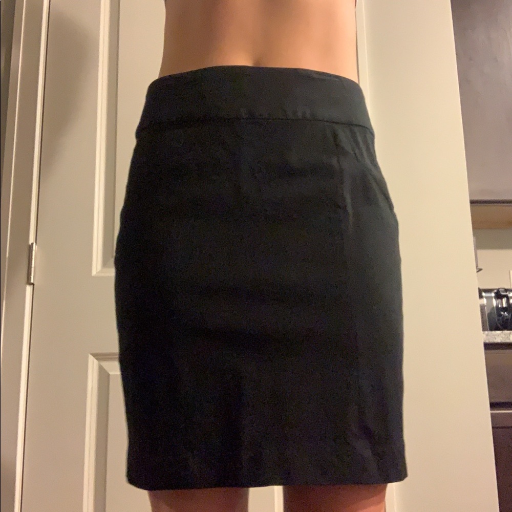 Banana Republic Size 4 Black Pencil Skirt